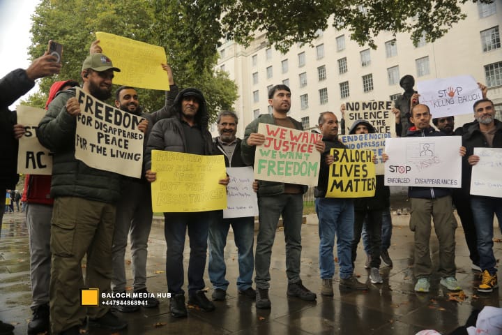 Baloch protest outside 10 Downing Street, London on 19 October 2025, demanding international action against Pakistan’s military operations in Zehri, Balochistan. Activists, including Aomar Karim, called for unity and an end to UK aid supporting human rights violations.
