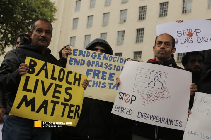 Baloch protest outside 10 Downing Street, London on 19 October 2025, demanding international action against Pakistan’s military operations in Zehri, Balochistan. Activists, including Aomar Karim, called for unity and an end to UK aid supporting human rights violations.