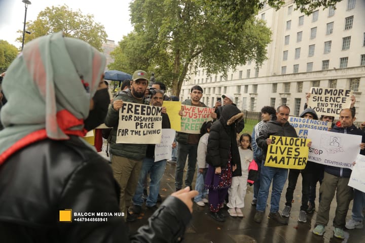 Baloch protest outside 10 Downing Street, London on 19 October 2025, demanding international action against Pakistan’s military operations in Zehri, Balochistan. Activists, including Aomar Karim, called for unity and an end to UK aid supporting human rights violations.