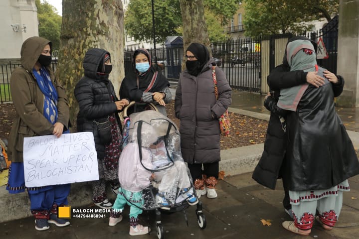 Baloch protest outside 10 Downing Street, London on 19 October 2025, demanding international action against Pakistan’s military operations in Zehri, Balochistan. Activists, including Aomar Karim, called for unity and an end to UK aid supporting human rights violations.