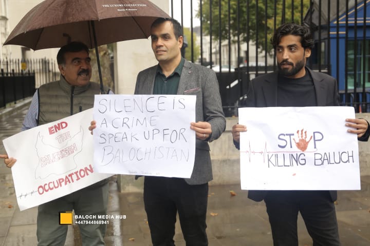 Baloch protest outside 10 Downing Street, London on 19 October 2025, demanding international action against Pakistan’s military operations in Zehri, Balochistan. Activists, including Aomar Karim, called for unity and an end to UK aid supporting human rights violations.