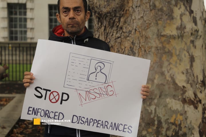 Baloch protest outside 10 Downing Street, London on 19 October 2025, demanding international action against Pakistan’s military operations in Zehri, Balochistan. Activists, including Aomar Karim, called for unity and an end to UK aid supporting human rights violations.