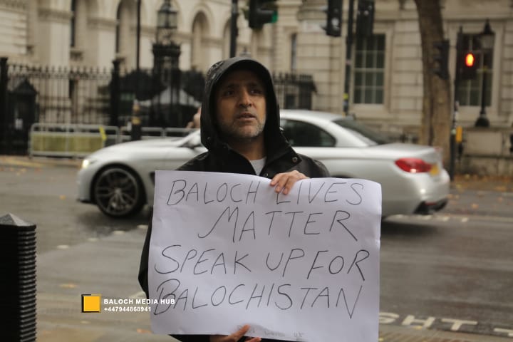 Baloch protest outside 10 Downing Street, London on 19 October 2025, demanding international action against Pakistan’s military operations in Zehri, Balochistan. Activists, including Aomar Karim, called for unity and an end to UK aid supporting human rights violations.